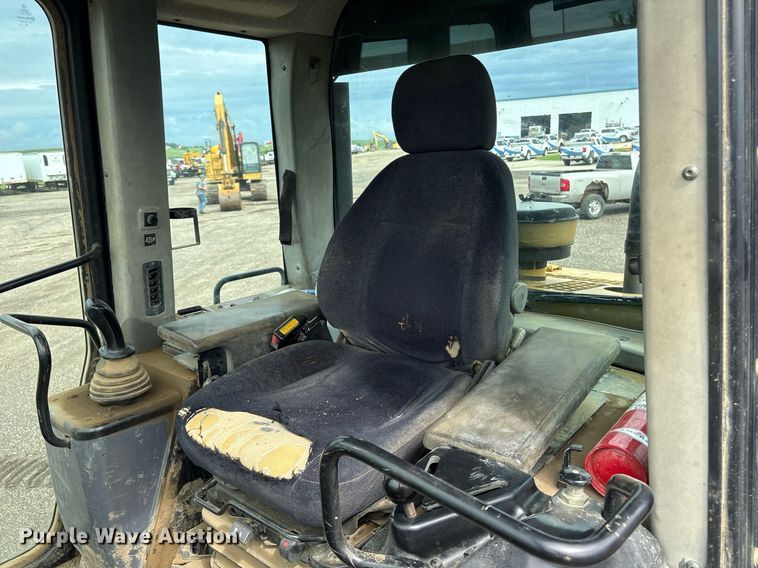 image for item EM2205 2004 Caterpillar  963C track loader