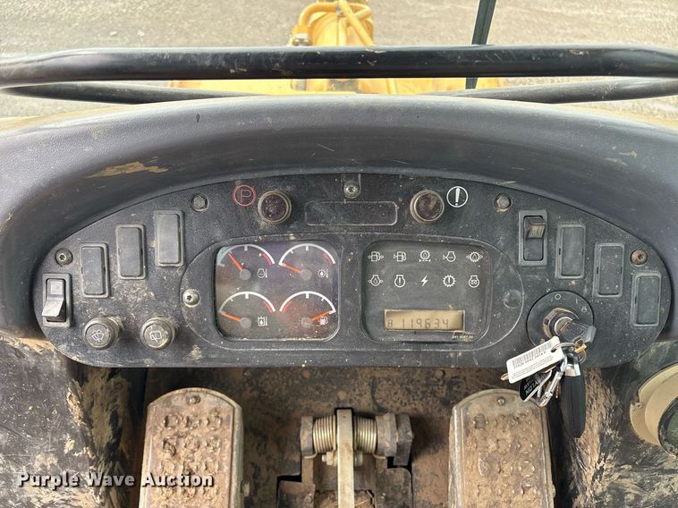 image for item EM2205 2004 Caterpillar  963C track loader