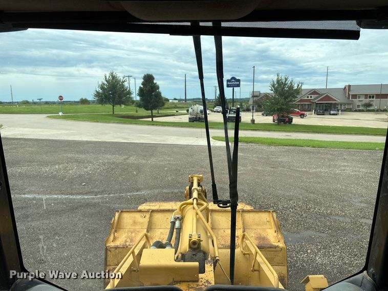 image for item EM2205 2004 Caterpillar  963C track loader