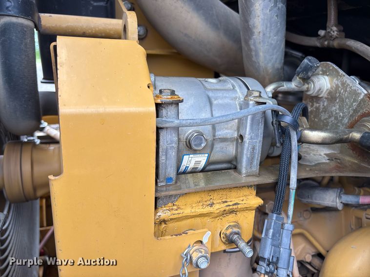 image for item EM2205 2004 Caterpillar  963C track loader