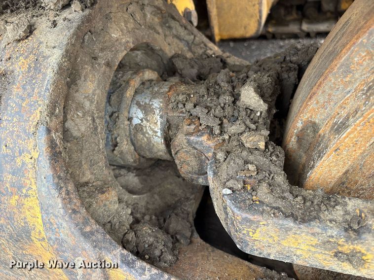 image for item EM2205 2004 Caterpillar  963C track loader