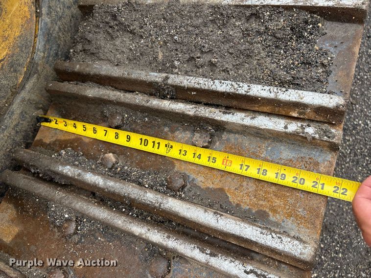 image for item EM2205 2004 Caterpillar  963C track loader