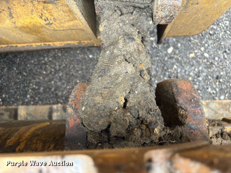 image for item EM2205 2004 Caterpillar  963C track loader