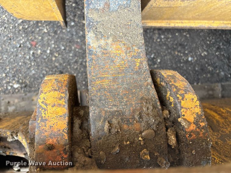 image for item EM2205 2004 Caterpillar  963C track loader