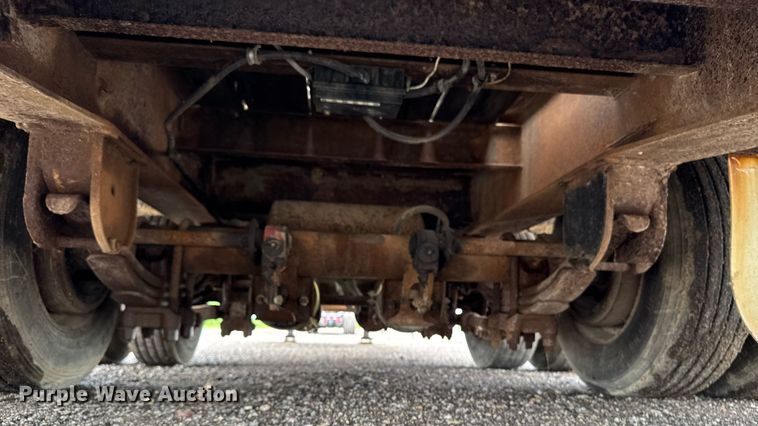 image for item EM2211 1999 Dynaweld drop deck equipment trailer