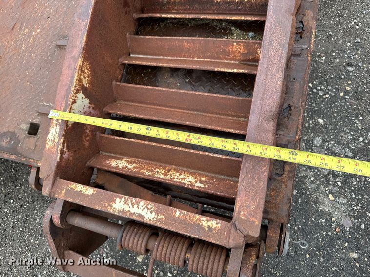 image for item EM2211 1999 Dynaweld drop deck equipment trailer