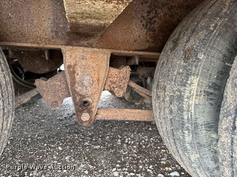 image for item EM2211 1999 Dynaweld drop deck equipment trailer