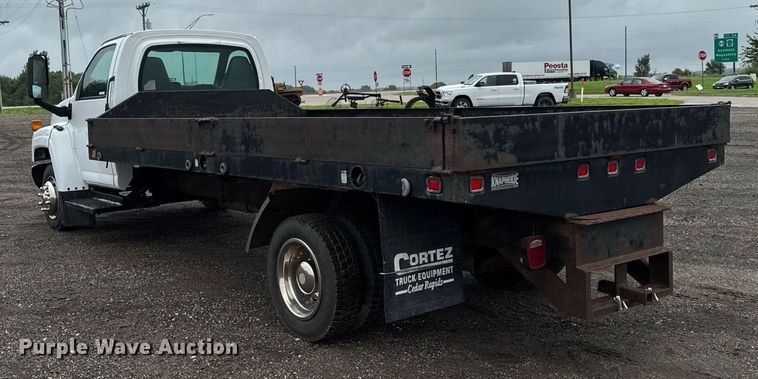 image for item EM2219 2005 GMC C5500 flatbed truck