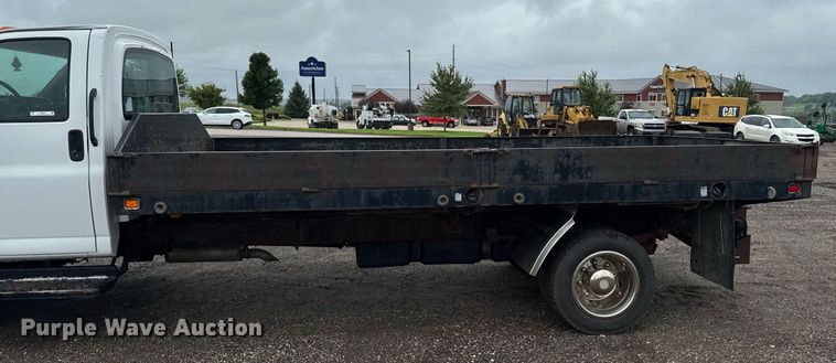 image for item EM2219 2005 GMC C5500 flatbed truck
