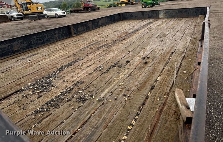 image for item EM2219 2005 GMC C5500 flatbed truck