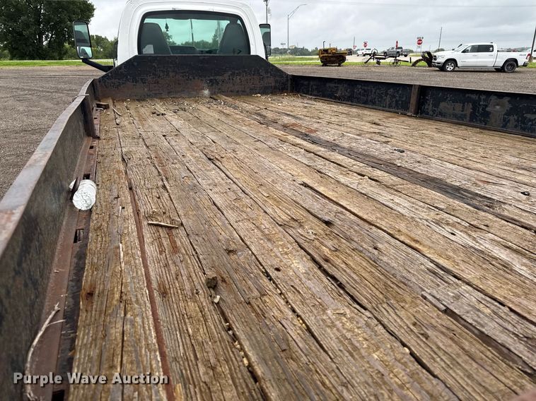 image for item EM2219 2005 GMC C5500 flatbed truck