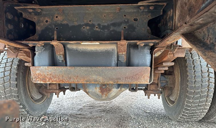 image for item EM2219 2005 GMC C5500 flatbed truck