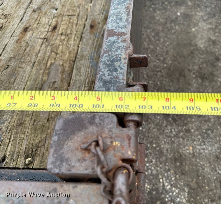 image for item EM2219 2005 GMC C5500 flatbed truck