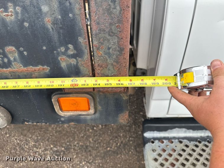 image for item EM2219 2005 GMC C5500 flatbed truck