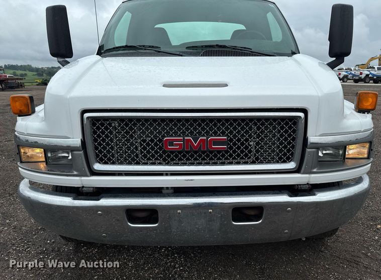 image for item EM2219 2005 GMC C5500 flatbed truck