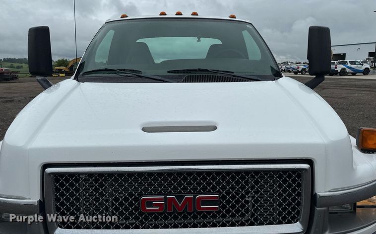 image for item EM2219 2005 GMC C5500 flatbed truck