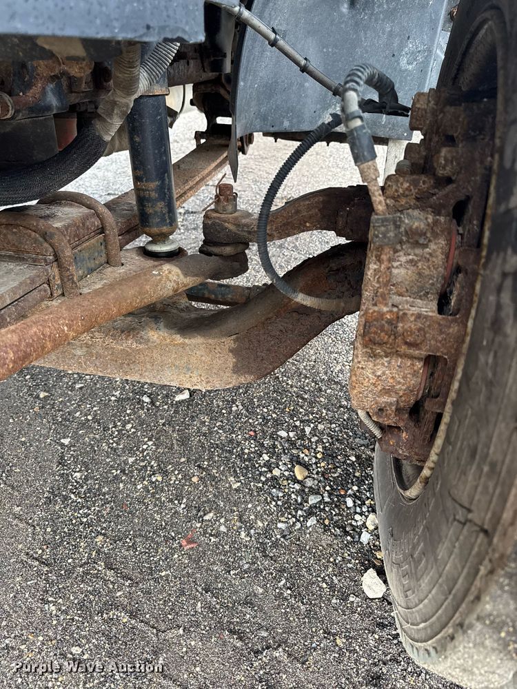 image for item EM2219 2005 GMC C5500 flatbed truck