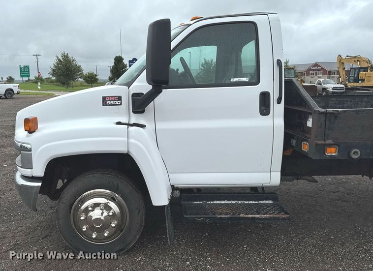 image for item EM2219 2005 GMC C5500 flatbed truck