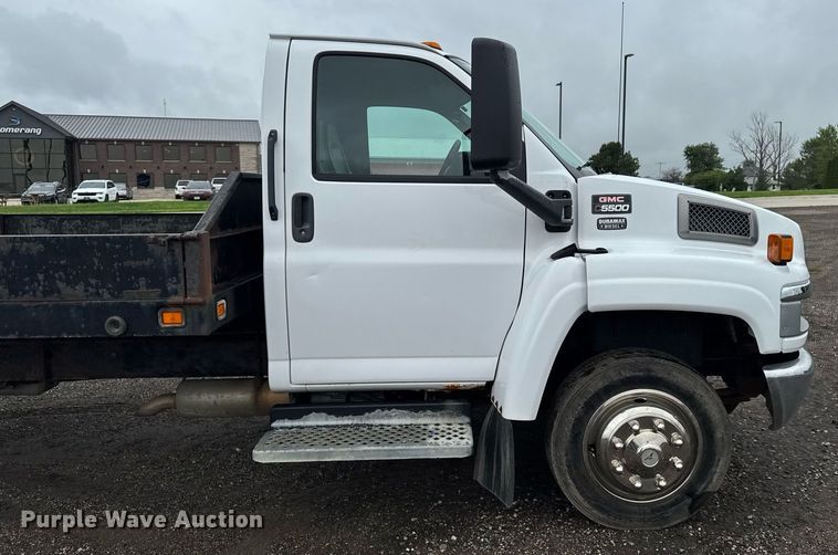 image for item EM2219 2005 GMC C5500 flatbed truck
