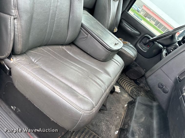 image for item EM2219 2005 GMC C5500 flatbed truck