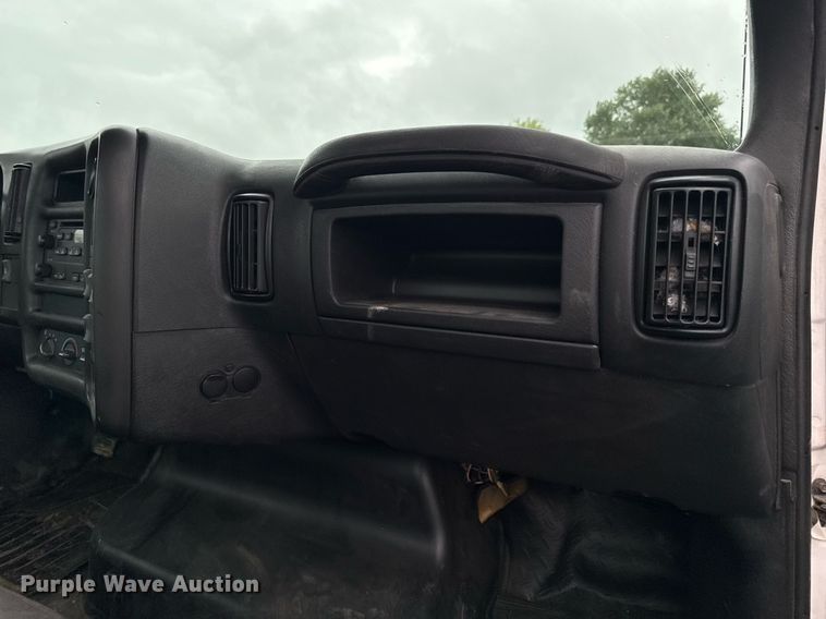 image for item EM2219 2005 GMC C5500 flatbed truck