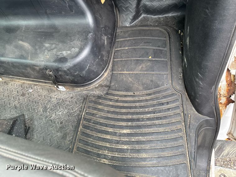 image for item EM2219 2005 GMC C5500 flatbed truck