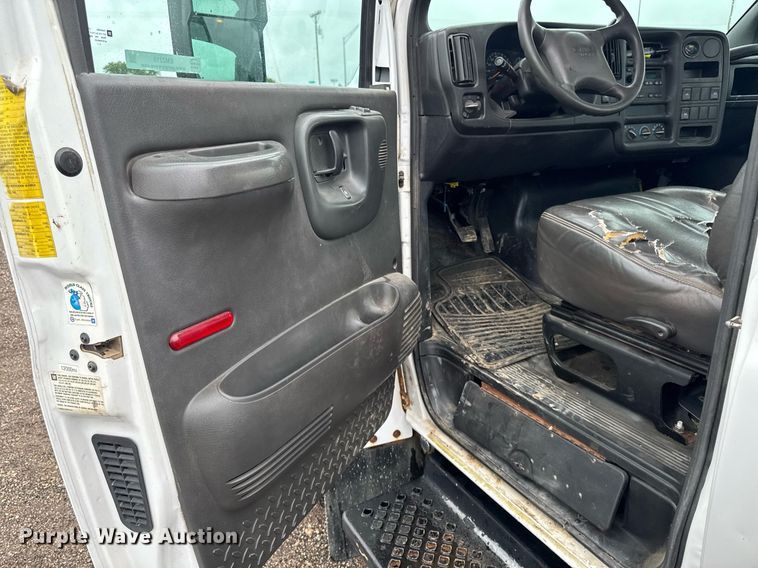 image for item EM2219 2005 GMC C5500 flatbed truck