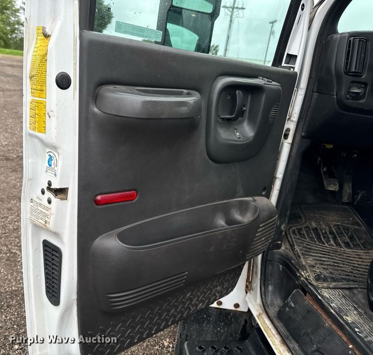 image for item EM2219 2005 GMC C5500 flatbed truck