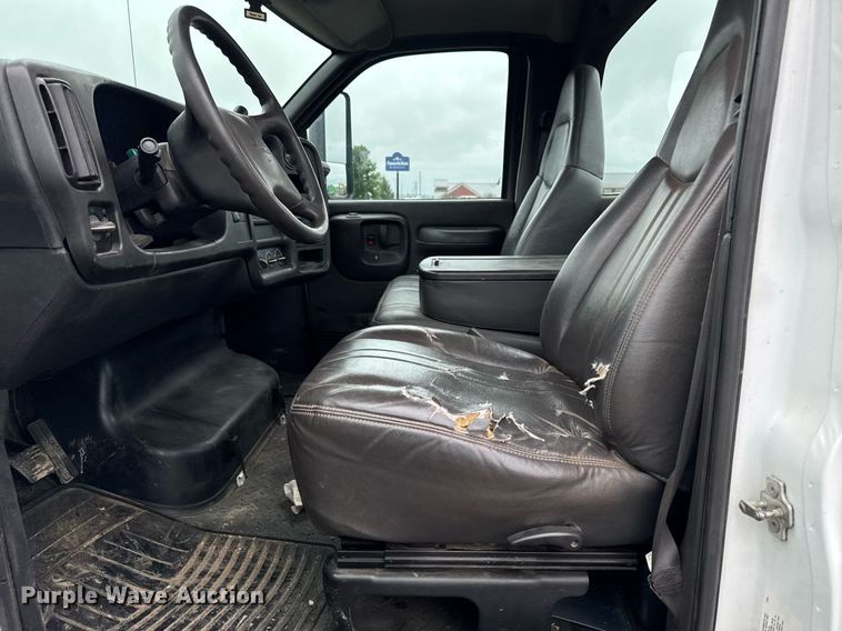 image for item EM2219 2005 GMC C5500 flatbed truck