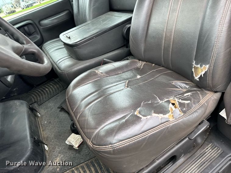 image for item EM2219 2005 GMC C5500 flatbed truck