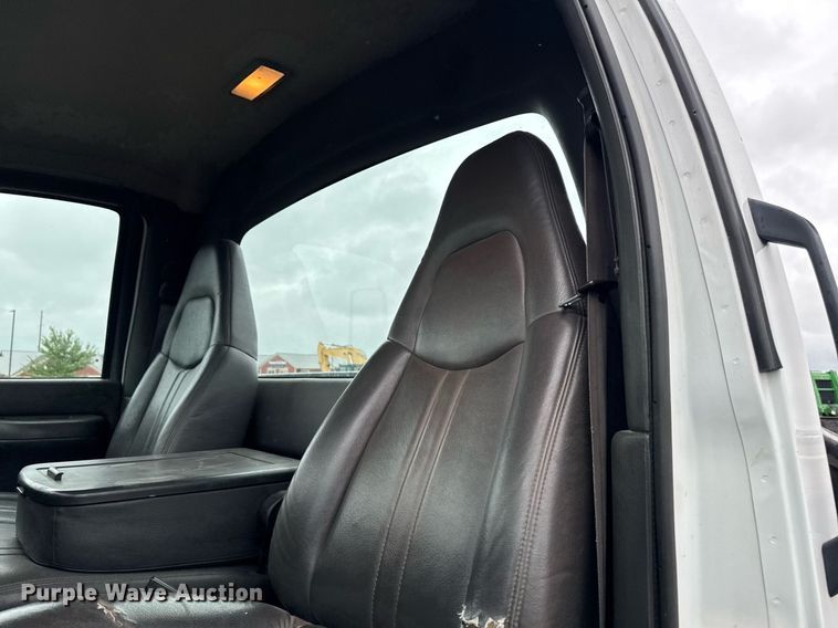 image for item EM2219 2005 GMC C5500 flatbed truck