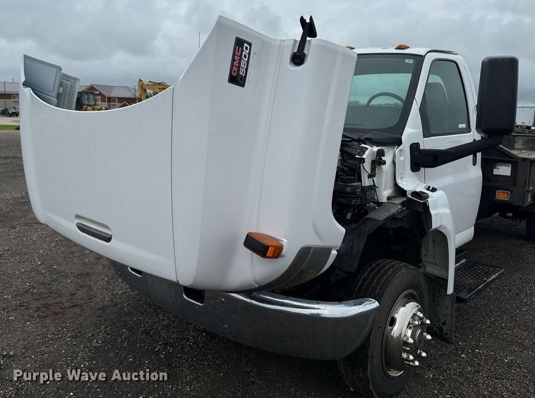 image for item EM2219 2005 GMC C5500 flatbed truck