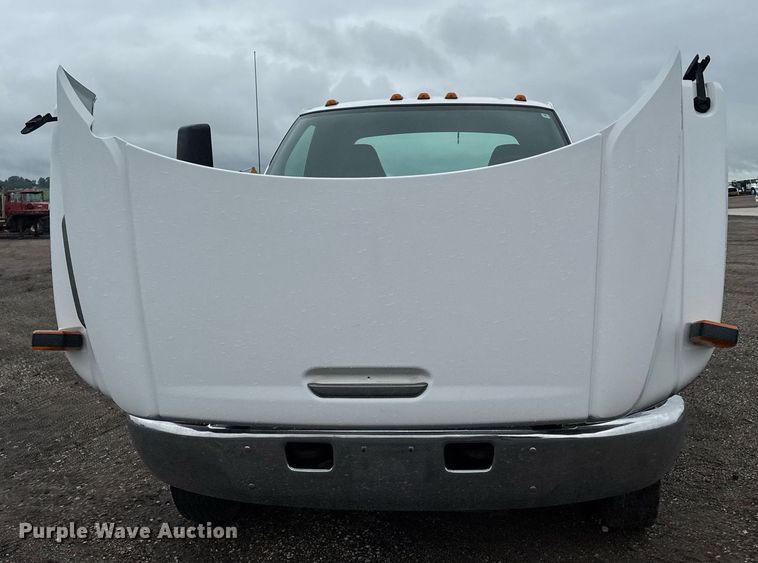 image for item EM2219 2005 GMC C5500 flatbed truck