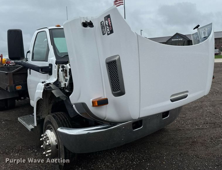 image for item EM2219 2005 GMC C5500 flatbed truck