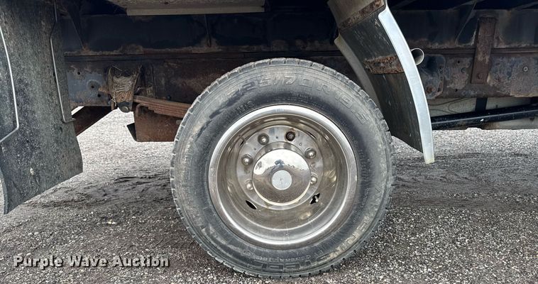 image for item EM2219 2005 GMC C5500 flatbed truck