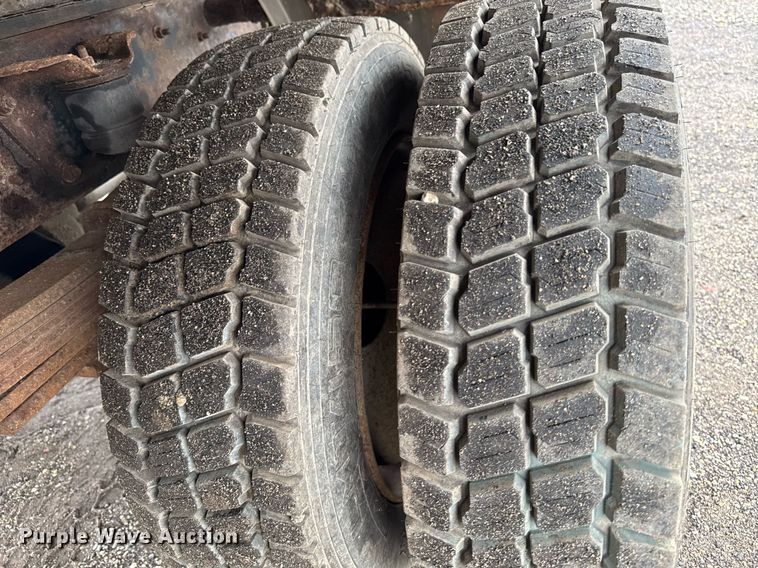 image for item EM2219 2005 GMC C5500 flatbed truck