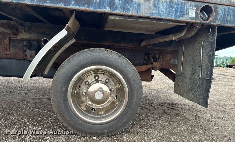 image for item EM2219 2005 GMC C5500 flatbed truck