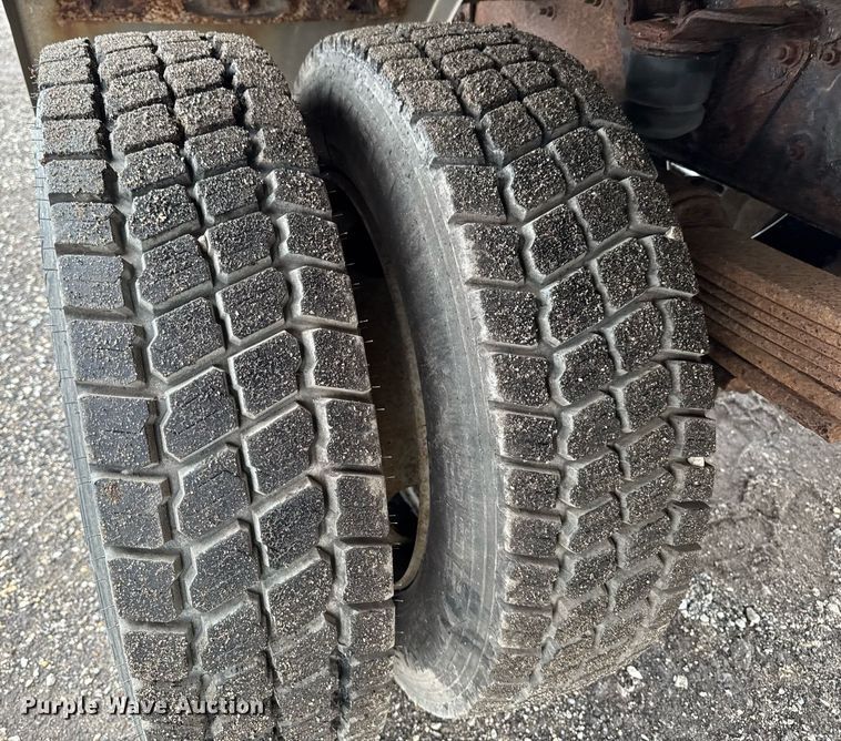 image for item EM2219 2005 GMC C5500 flatbed truck