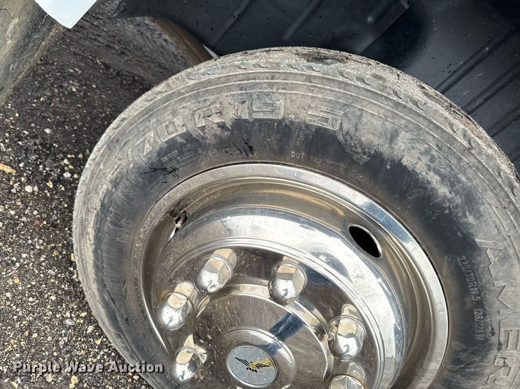 image for item EM2219 2005 GMC C5500 flatbed truck