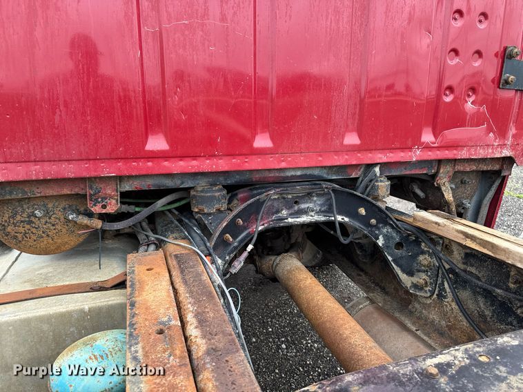 image for item EM2220 1995 Ford LT8000 truck cab and chassis