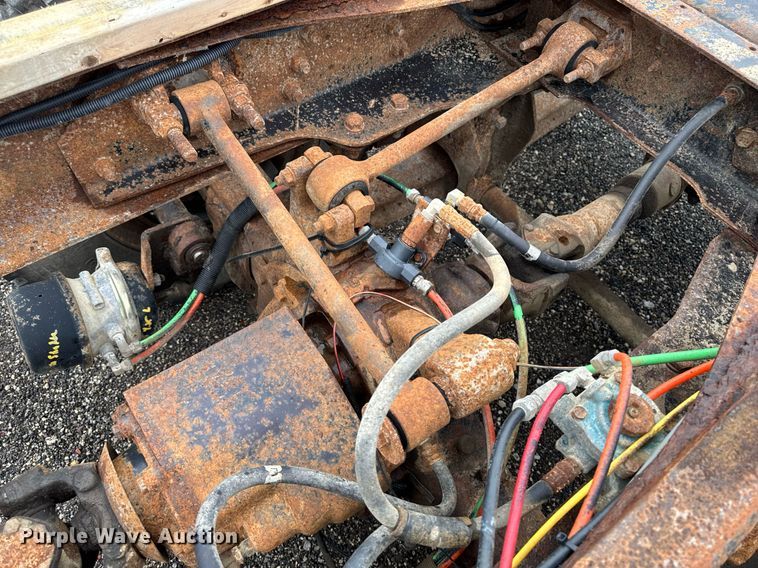 image for item EM2220 1995 Ford LT8000 truck cab and chassis