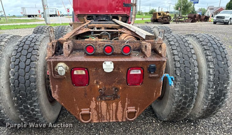 image for item EM2220 1995 Ford LT8000 truck cab and chassis