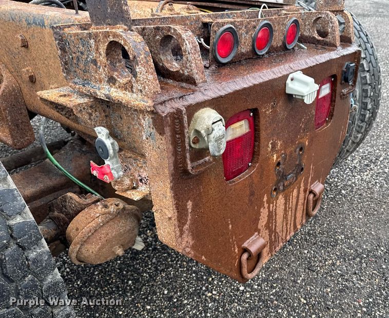 image for item EM2220 1995 Ford LT8000 truck cab and chassis