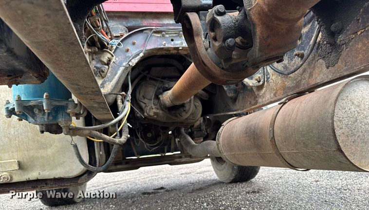 image for item EM2220 1995 Ford LT8000 truck cab and chassis