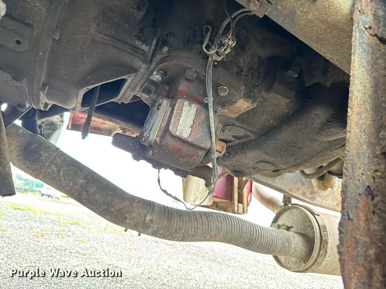 image for item EM2220 1995 Ford LT8000 truck cab and chassis