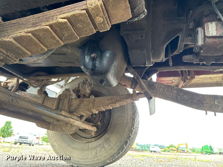 image for item EM2220 1995 Ford LT8000 truck cab and chassis