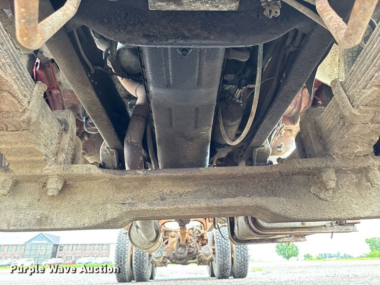 image for item EM2220 1995 Ford LT8000 truck cab and chassis