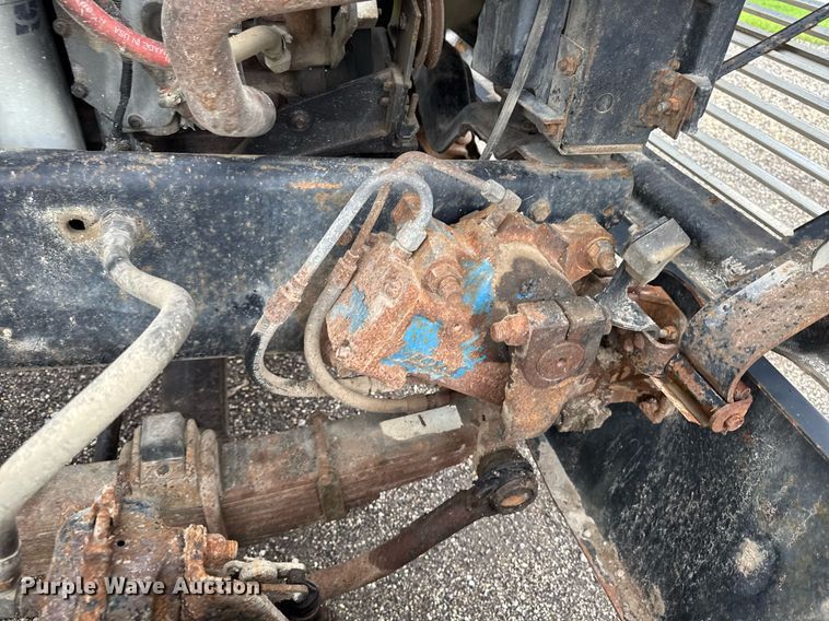 image for item EM2220 1995 Ford LT8000 truck cab and chassis