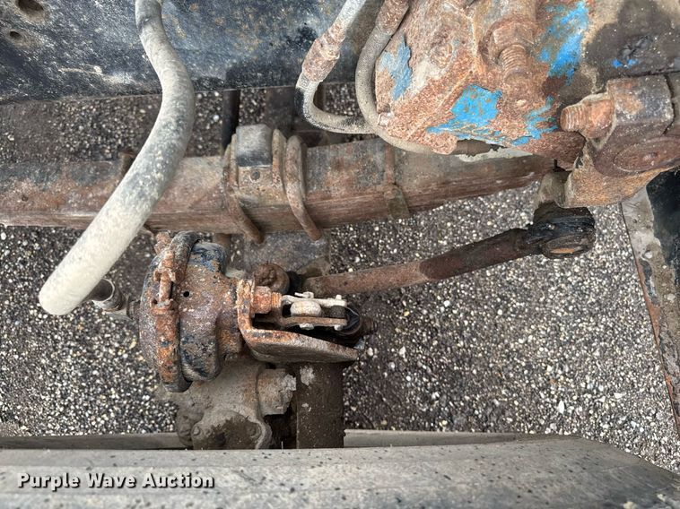 image for item EM2220 1995 Ford LT8000 truck cab and chassis