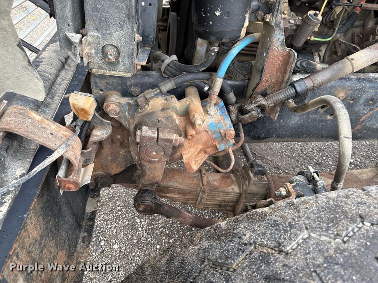 image for item EM2220 1995 Ford LT8000 truck cab and chassis